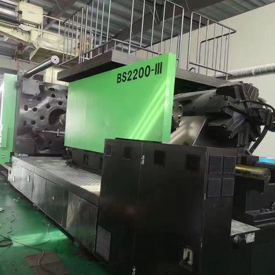 प्रयुक्त 2200ton कार बम्पर मोल्डिंग मशीन डेस्कटॉप प्लास्टिक इंजेक्शन मोल्डिंग मशीन